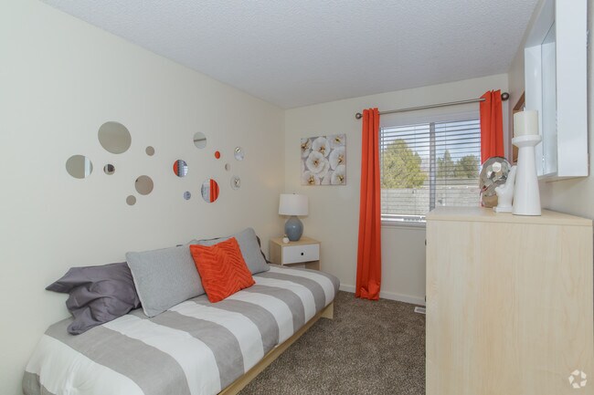 3BR, 1.5BA - 1,085 SF