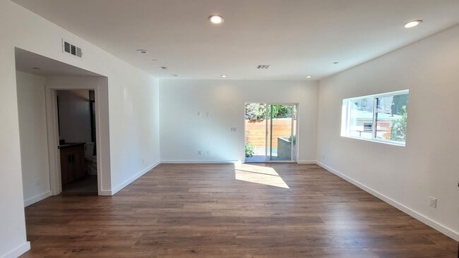 Photo - 6034 Craner Ave Unit 6034