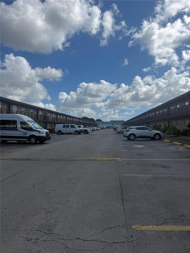 Photo - 5461 W 24th Ave Unidad 52