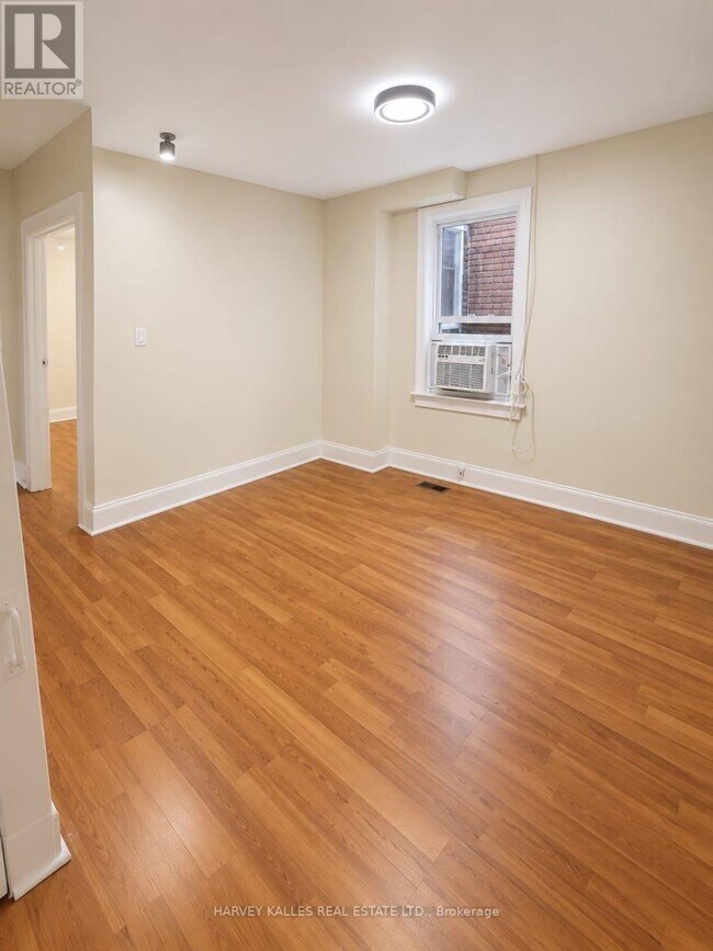 Photo - 1355 Danforth Ave