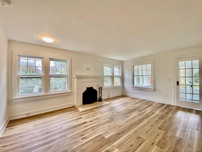 Photo - 2835 Harbor Ln