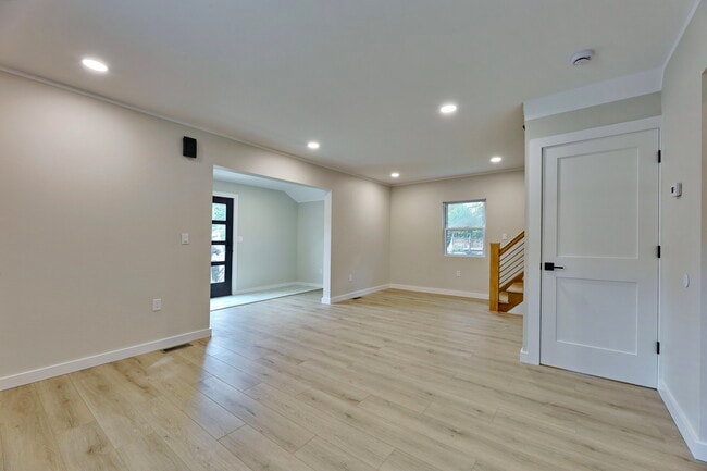 Photo - 205 Island Rd