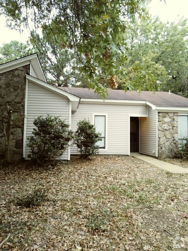 Building Photo - 4 Success is now offering this spacious 3 ... Rental