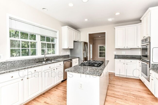 Photo - 2417 Chestnut St