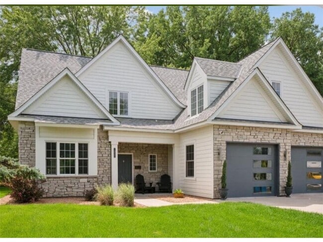 Building Photo - 1032 Gardner St E