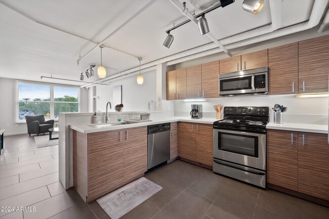 Photo - 535 W Thomas Rd Unidad 212