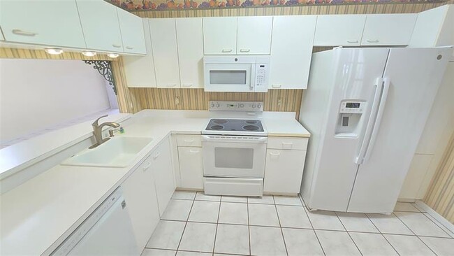 Building Photo - 4915 SW 32nd Ave Rental
