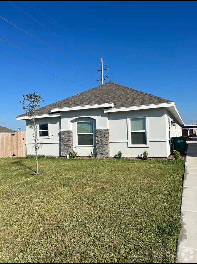 Building Photo - 5106 N Winona Dr Unit 2 Rental
