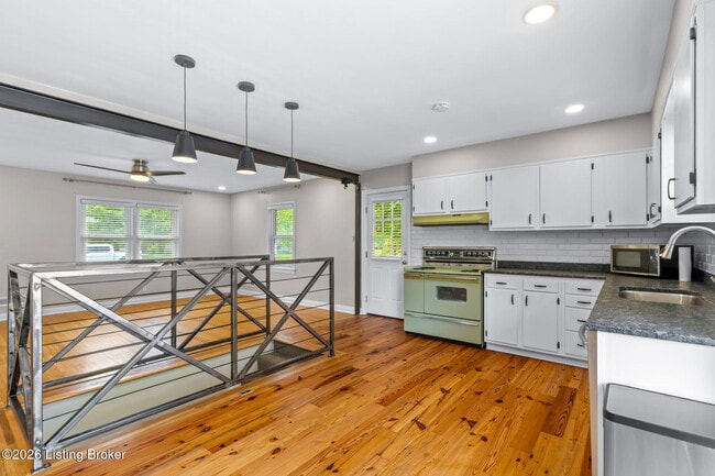 Photo - 519 Leyton Ave