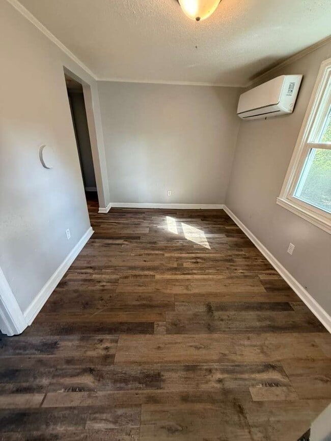 Photo - 1339 Cox Ave