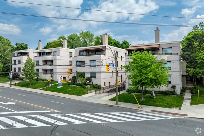 Photo - 869-875 Avenue Rd