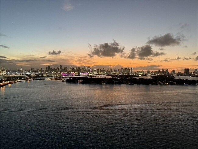 Photo - 540 West Ave Unidad 2011