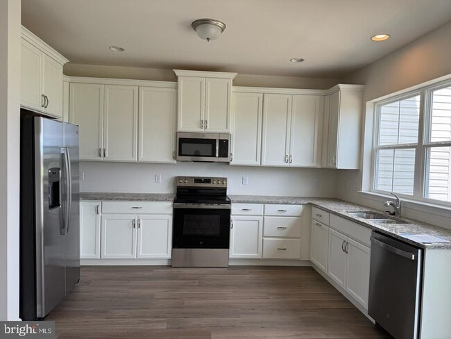 Photo - 738 Rosler Wy
