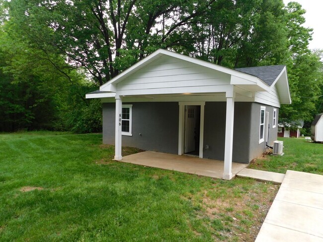 Building Photo - Newly Renovated 2 bed 1 bath cottage Rental