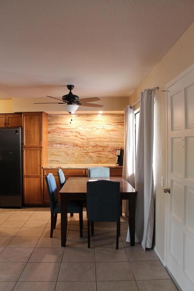 Building Photo - 4950 N Miller Rd Unit 147