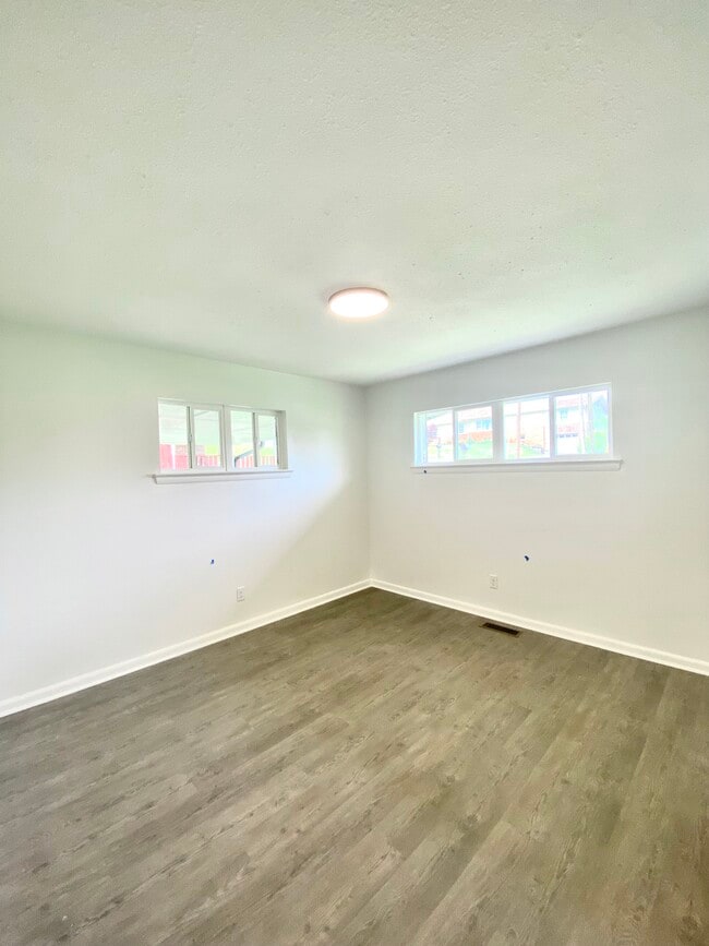 Great Natural Light - 6 Coburn Dr Unit A