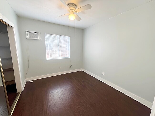 Photo - 1512 W 53rd St Unidad 1512