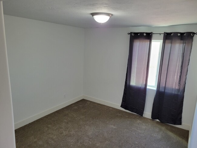 317 Arrowhead Dr Unit Basement Apartment
