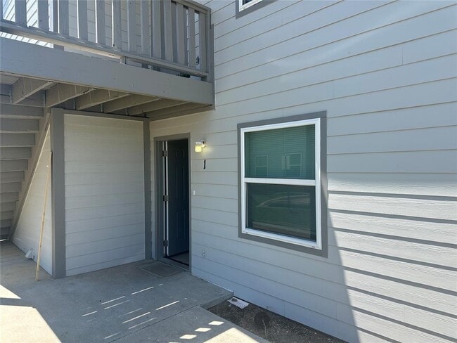Building Photo - 1816 Wren St Unit 1