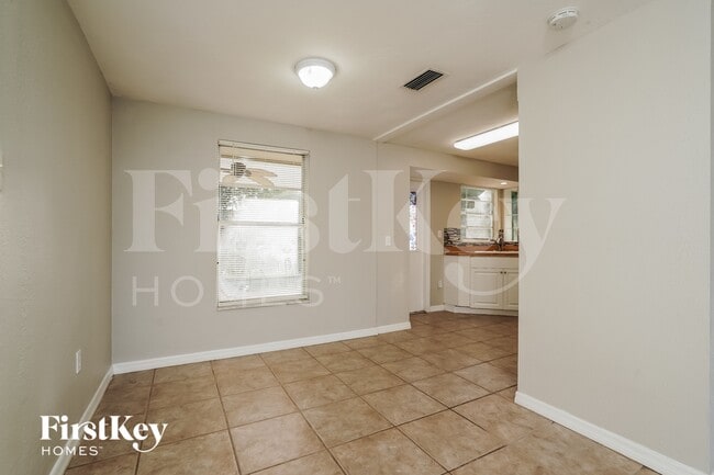 Photo - 2582 Lake View Blvd