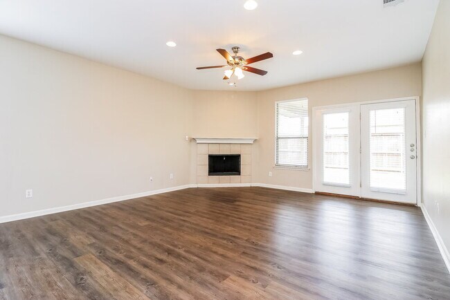 Photo - 408 Lead Creek Dr