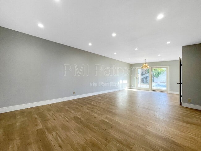 Photo - 9564 Peartree Ln