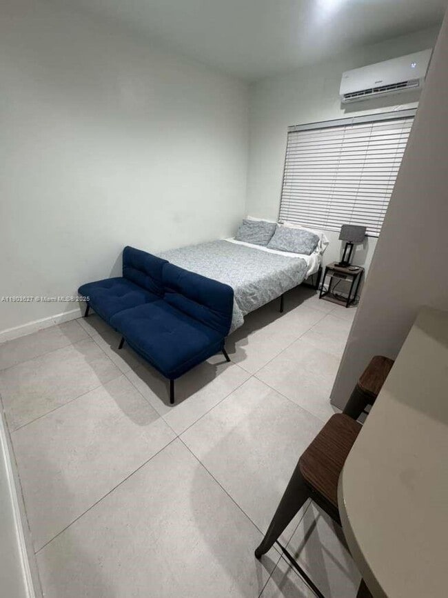 Building Photo - 245 NE 33rd St Unit 106