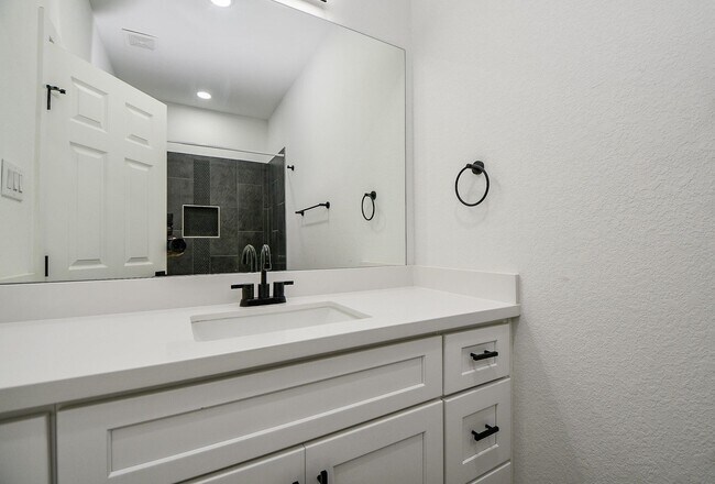 Photo - 9734 Pelsey St