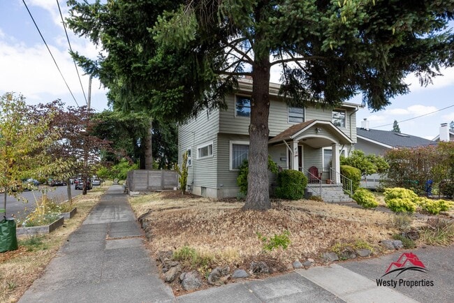 Building Photo - 2407 NE Skidmore St