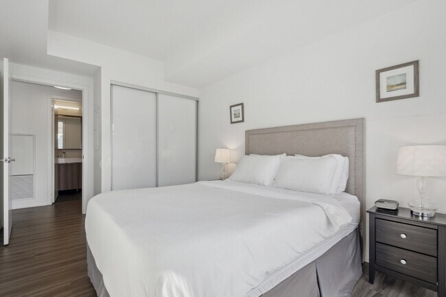 Photo - 99 Gerrard St W Unit FL1-ID1031026P