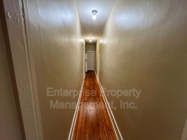 Photo - 2187 Court Ave Unidad 102