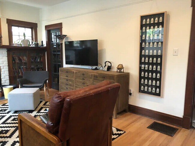 1043 Lincoln Pl Unidad N/A