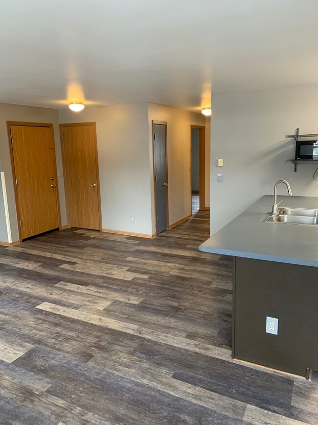 Building Photo - 930 Iowa Ave Unit 5