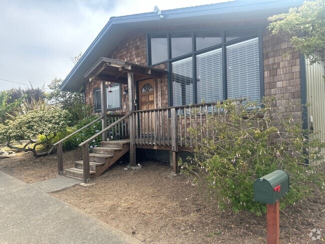 Building Photo - Beach Town Abode Rental