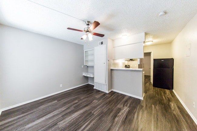 Photo - Pecan Square Apartments - Hyde Park