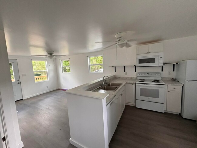 Photo - 508 E 3rd St