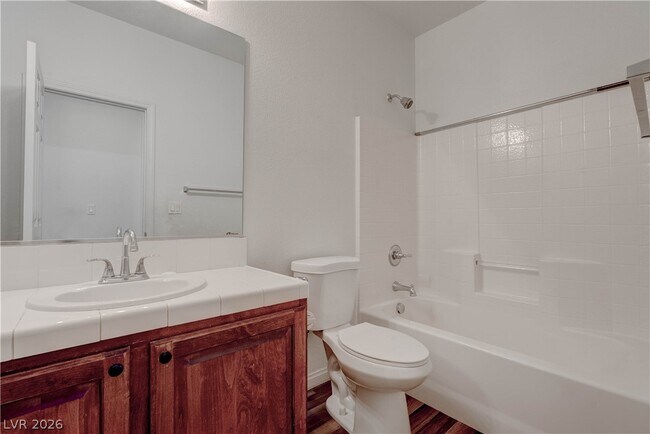 Photo - 985 Noah Valley St