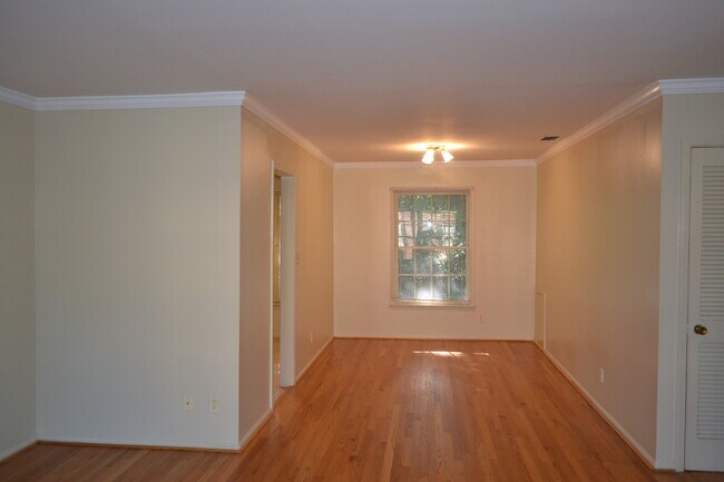 Comida - 139 E Hill St Unidad #58