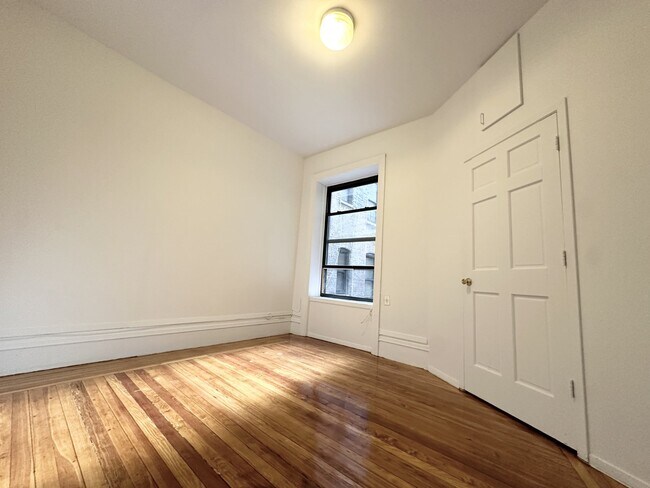 Photo - 182 Claremont Ave Unidad 1