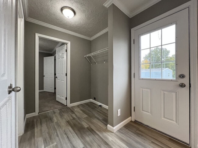 Photo - 147 W Sourwood Dr