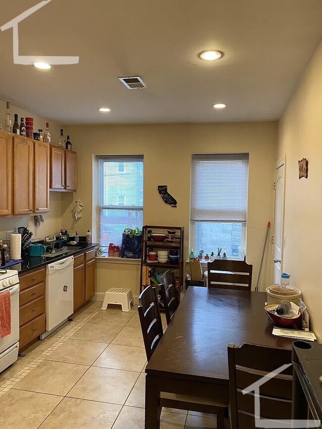 Photo - 191 Boylston Pl Unit 3