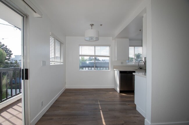 5002 Tujunga Ave Unit 203