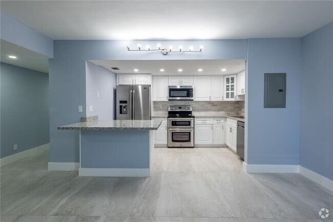 Building Photo - 20350 W Country Club Dr Unit PH24-4 Rental