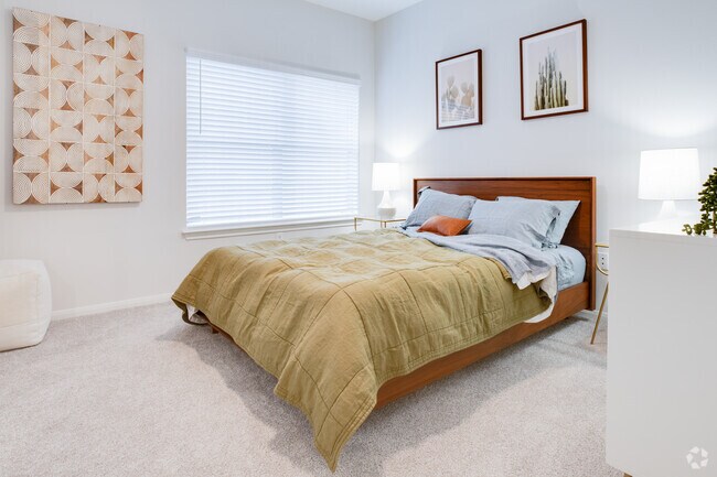 3BR, 2BA - 1,370SF