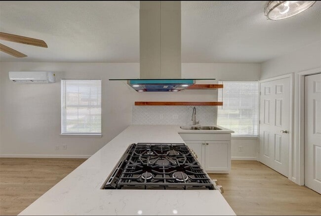 Photo - 3911 Winnie St