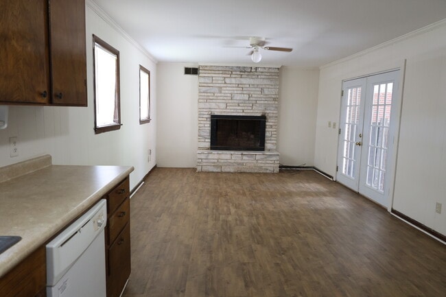 Building Photo - 101 Catherine Ave