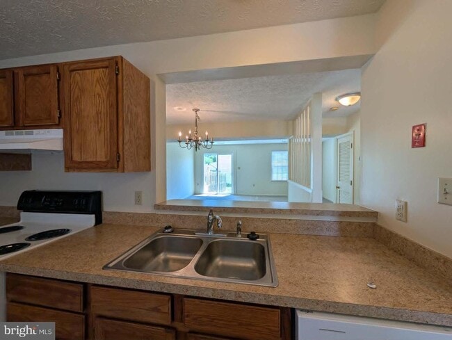 Building Photo - 414 Surrey Club Ln
