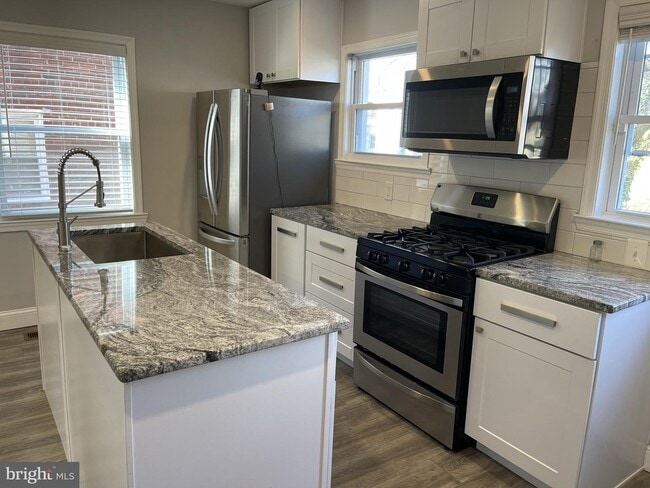 Photo - 1940 Savannah Pl SE