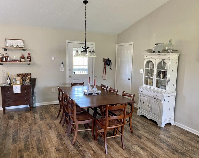 Photo - 763 Fern Hill St