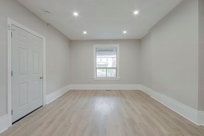 Photo - 25 Sandford Ave